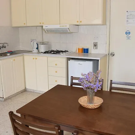 Odysseas & Eleni 아파트호텔 4*