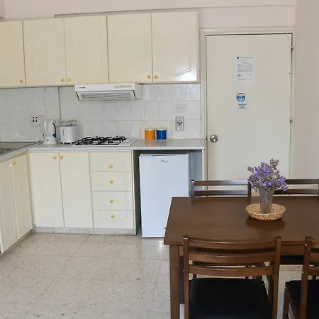 Odysseas & Eleni 아파트호텔 폴리스