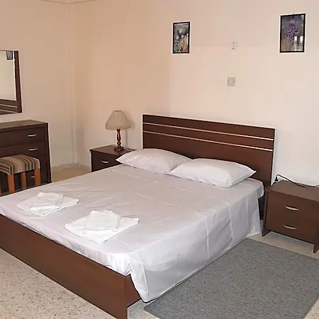 Odysseas & Eleni 4*
