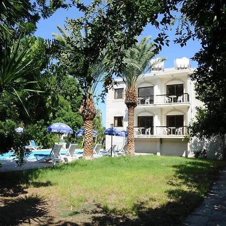 Odysseas & Eleni 4*