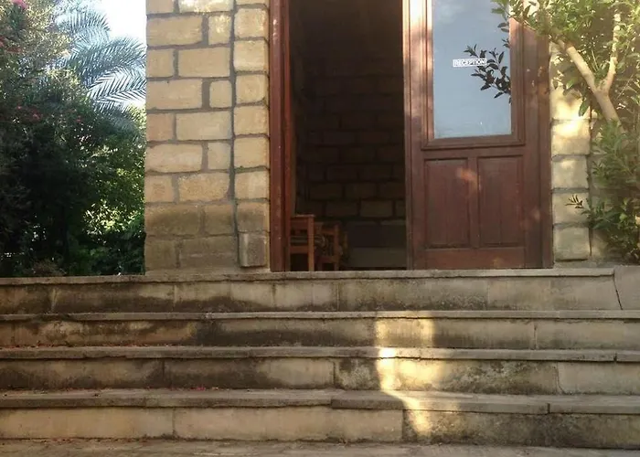 Odysseas & Eleni Polis