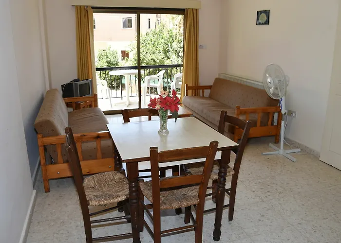 アパートホテル Odysseas & Eleni 4*